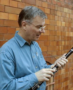 Photo of Malcolm McMillan with clarinet