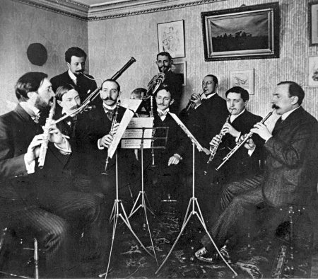Photo of the Barrere Ensemble circa 1901-5; oboes Lois Gaudard (R) and Lucien Leclercq (?)